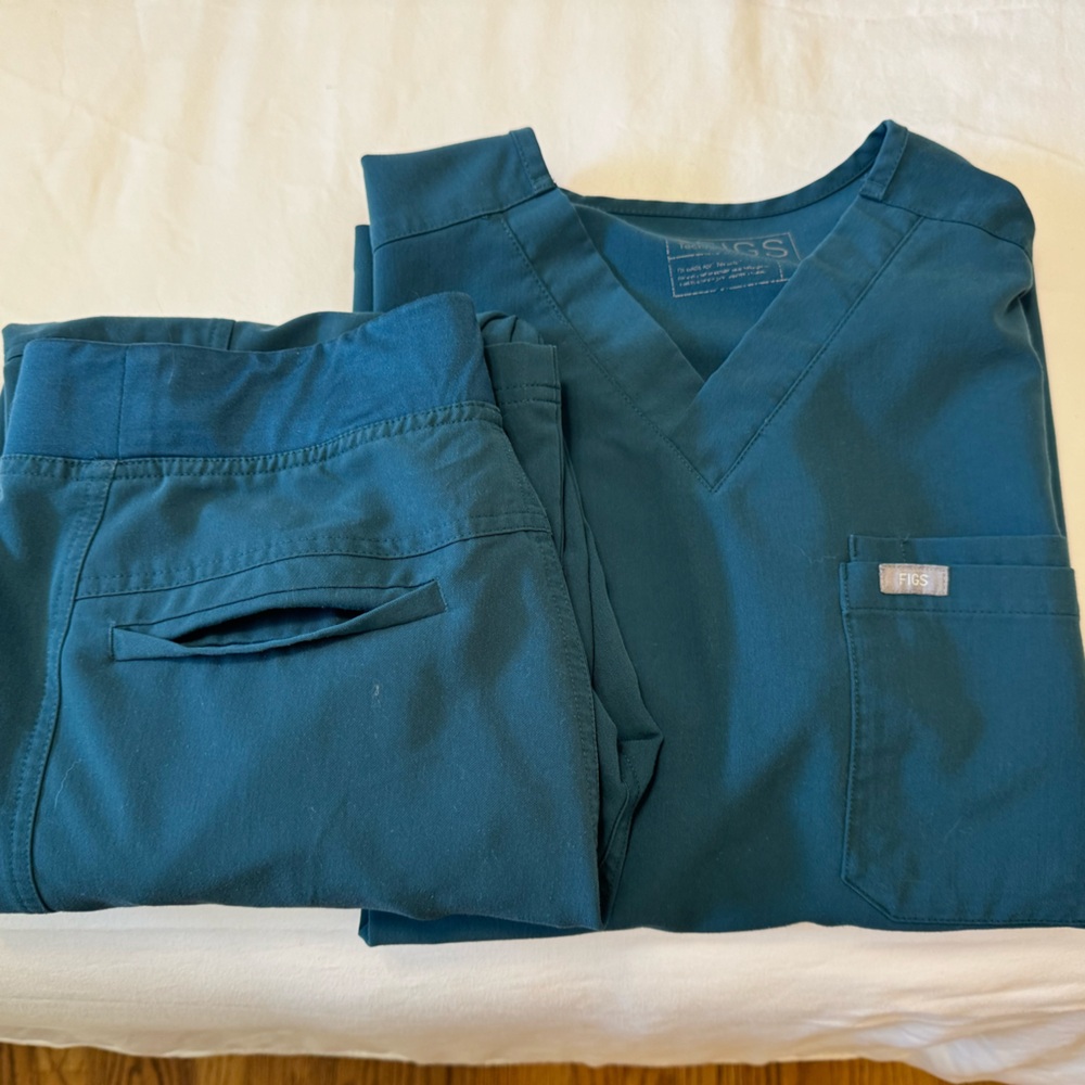 FIGS Caribbean Blue Scrub Set